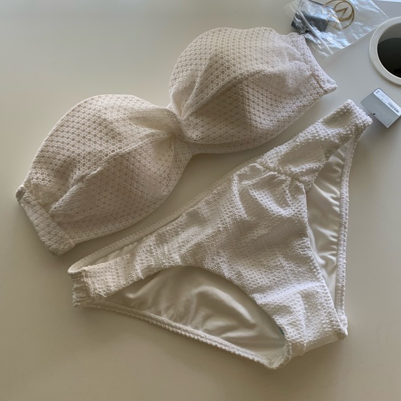 NWT Victoria’s Secret 36C Crochet Bandeau Swim Set - Picture 3 of 7